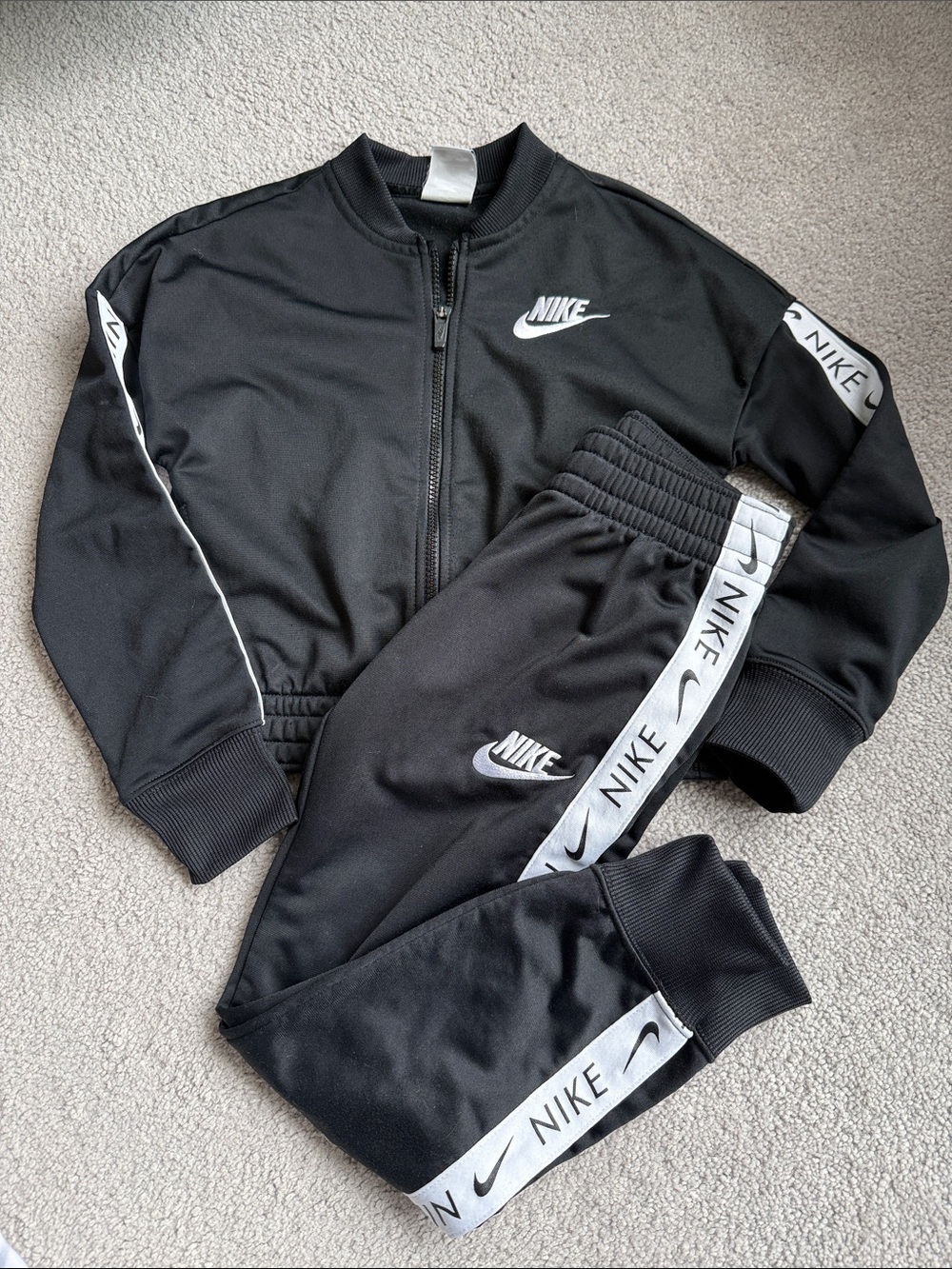 Girls Nike Sweatsuit